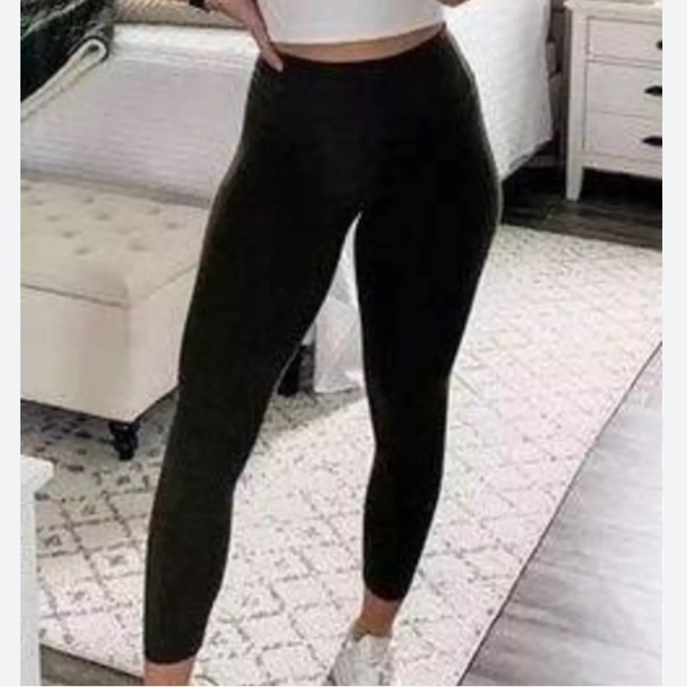 Lululemon Athletica Black Align HR Crop 17" size 6 NWT